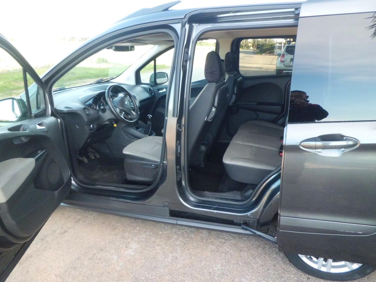 Ford Tourneo Connect Connect7 1.5 TDCi 120 CV Titanium