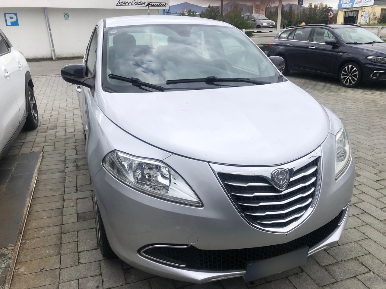 Lancia Ypsilon 1.2 69 CV 5 porte S&S Silver