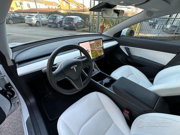 TESLA Model 3 - 2020