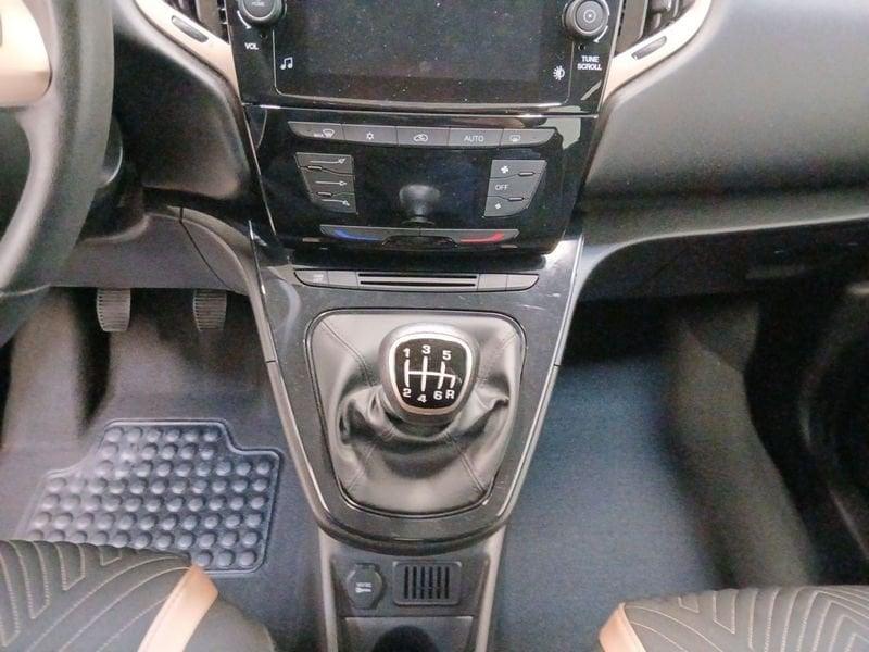 Lancia Ypsilon 1.0 firefly hybrid Alberta Ferretti s&s 70cv