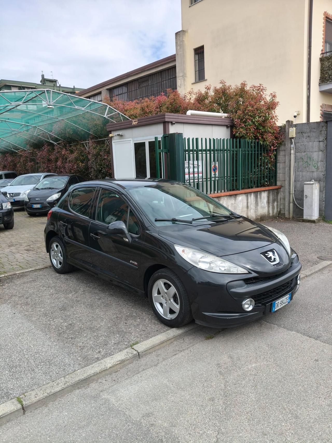 Peugeot 207 1.4 8V 75CV 5p. X Line