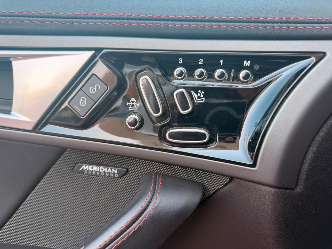 Jaguar F-Type 5.0 V8 aut. AWD Convertibile SVR