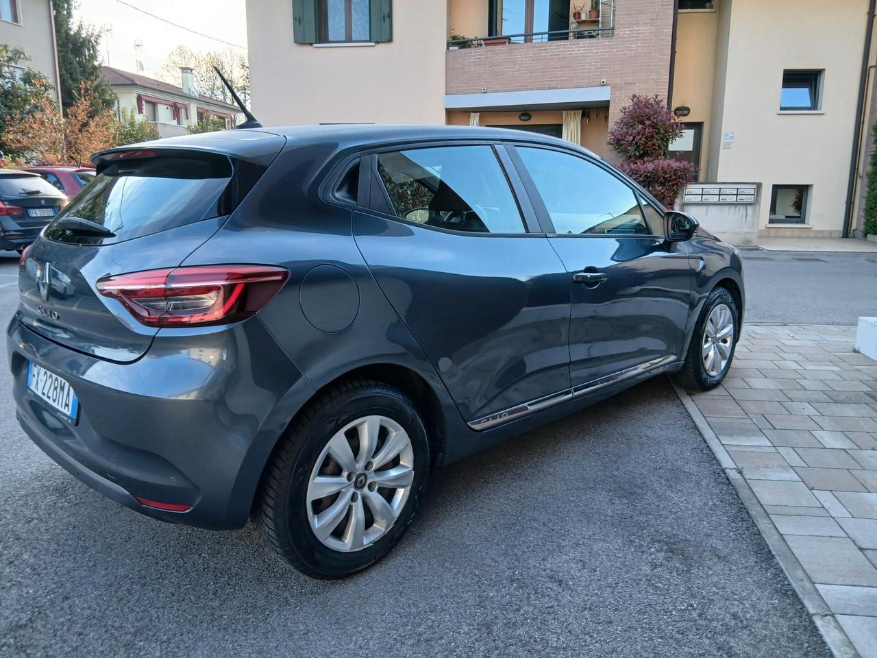 Renault Clio TCe 100 CV 5 porte Zen UNICO proprietario tua con € 164 mese
