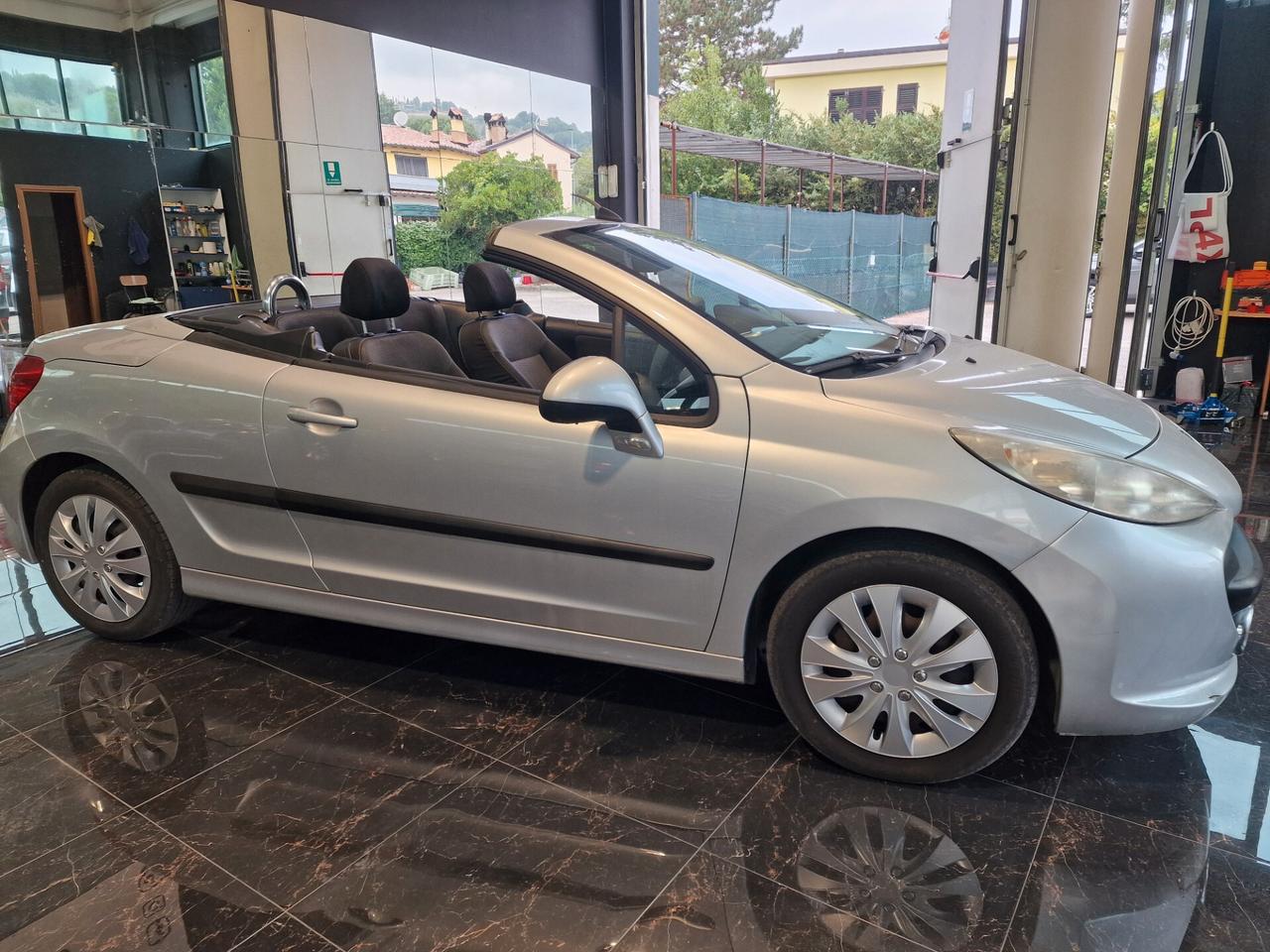 Peugeot 207 1.6 HDi 110CV CC Féline