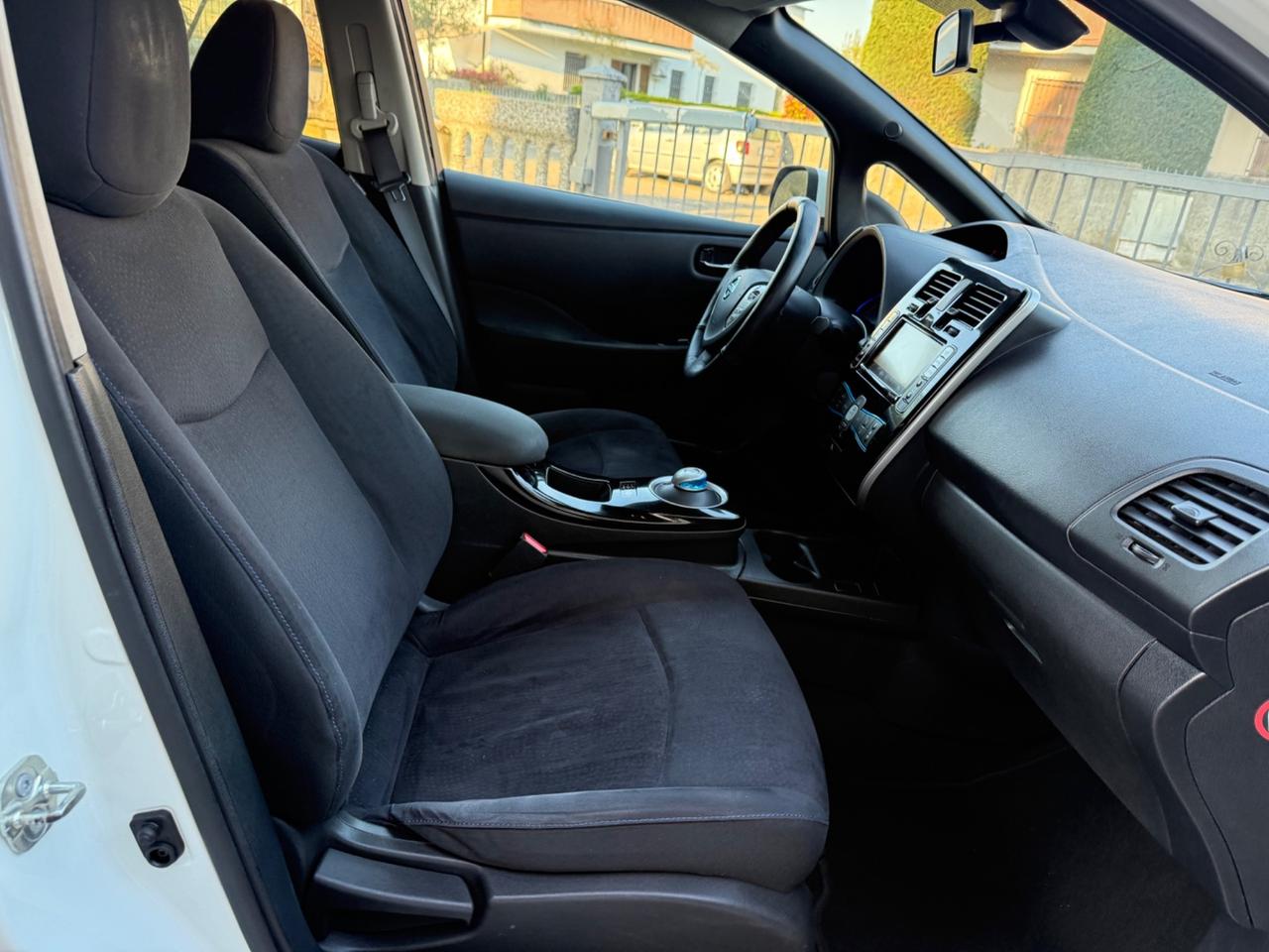 Nissan Leaf Tekna 30KWh Solar pack Spoiler 2016