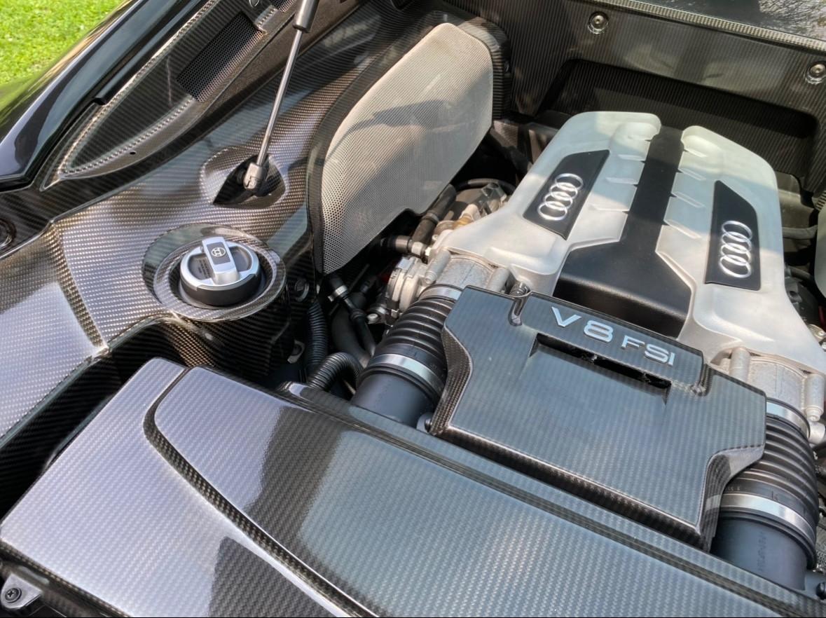 Audi R8 allestimento Full Carbonio