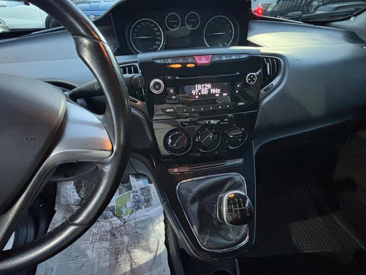 Lancia Ypsilon 1.2 69 CV 5 porte S&S Silver