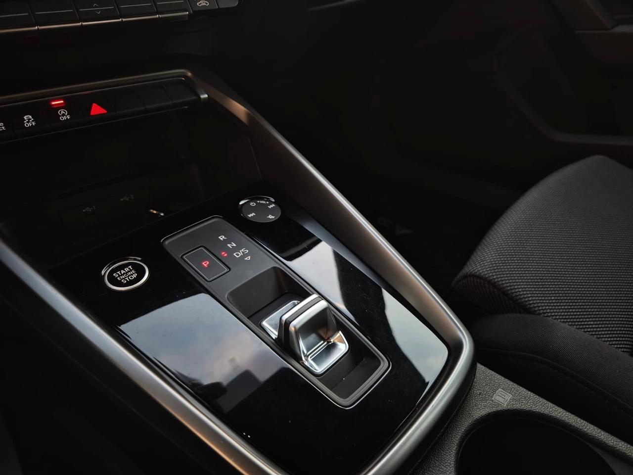 Audi A3 Sportback 30 TDI 116CV S-tronic Business Advanced