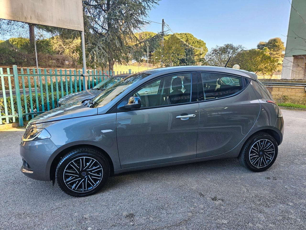 Lancia Ypsilon 1.0 FireFly 5 porte S&S Hybrid Gold