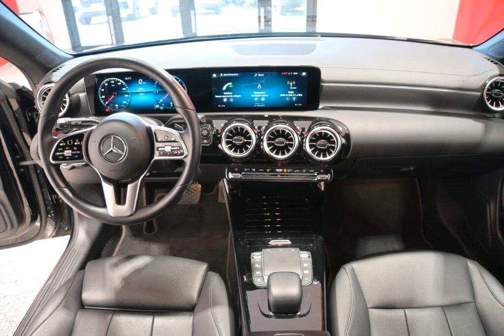 MERCEDES-BENZ CLA SHOOTING BRAKE 180D 115CV AUTOMATIC BUSINESS SOLUTION ( FARI LED - PELLE - AMBIENT LIGHTS - CRUISE - NAVI PREMIUM - PARK ASSIST - CERCHI 18 )