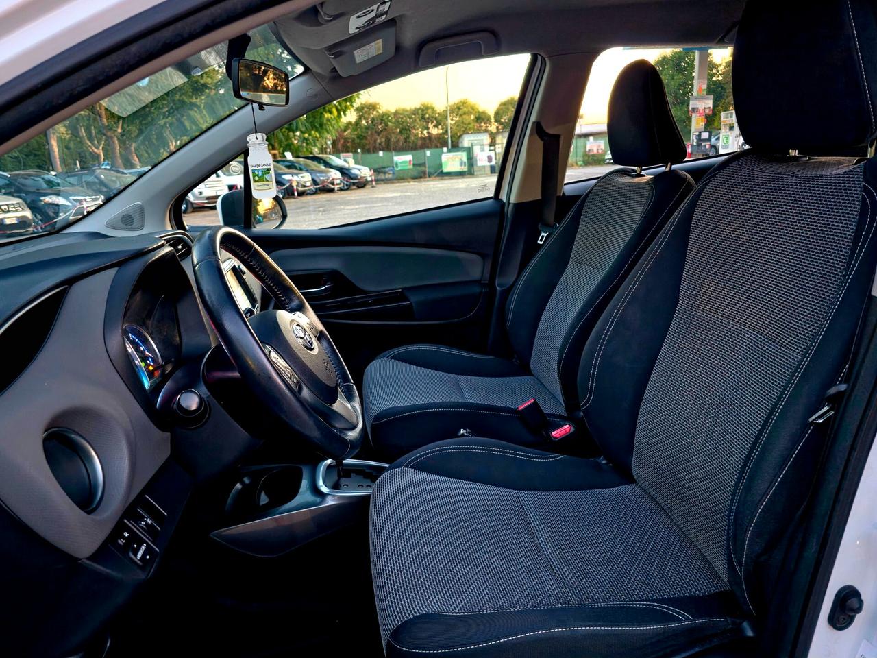 Toyota Yaris 1.5 Hybrid 5 porte Active 2015-E6B Automatico NEO