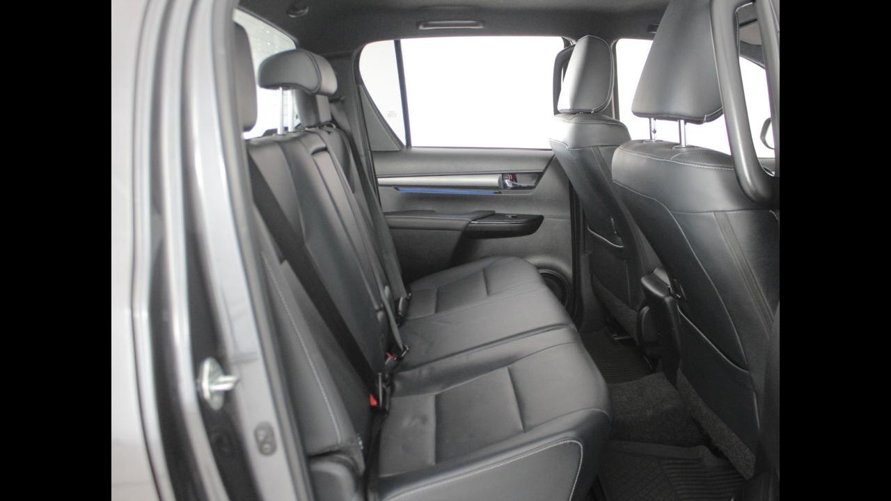 TOYOTA Hilux IV 2021 - Hilux 2.8 d double cab Invincible 4wd auto