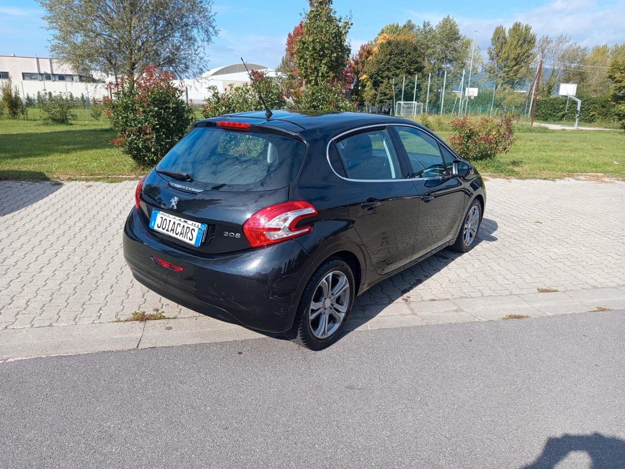 Peugeot 208 1.4 HDi 68 CV 5 porte Allure