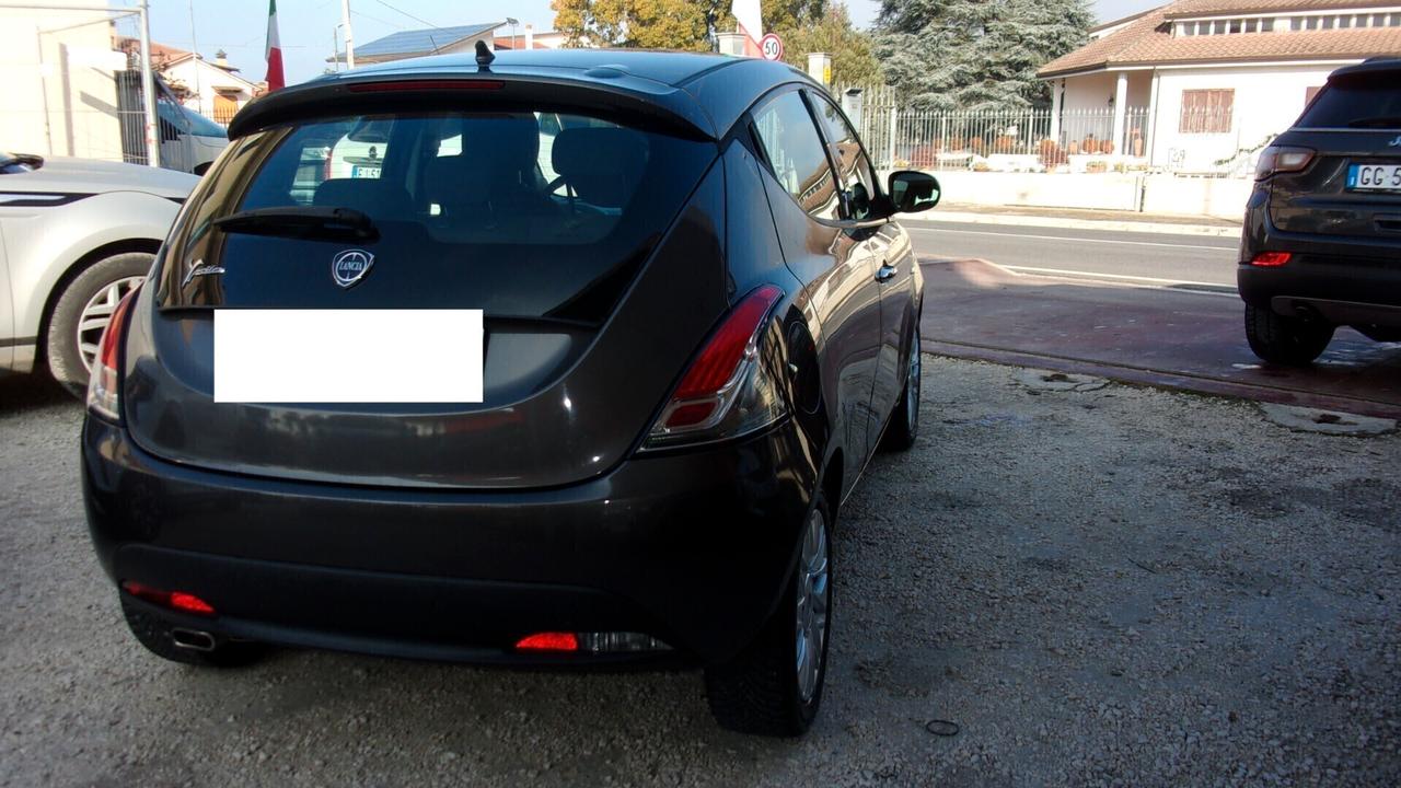 Lancia Ypsilon 1.2 69 CV 5 porte S&S Gold