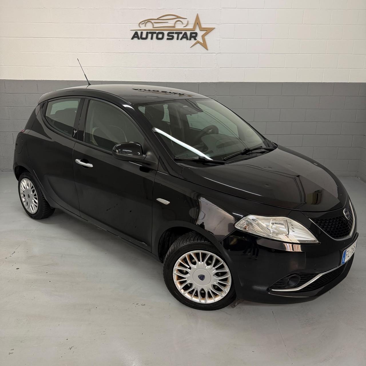 Lancia Ypsilon 1.2 69 CV 5 porte EURO 6 NEOPATENTATI