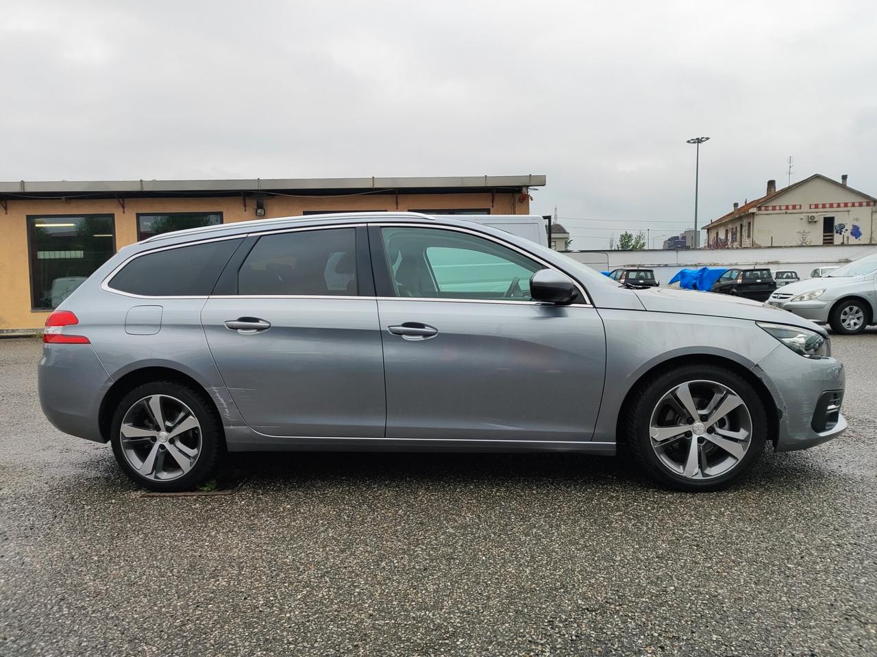 Peugeot 308 PureTech Turbo 130 S&S SW Allure