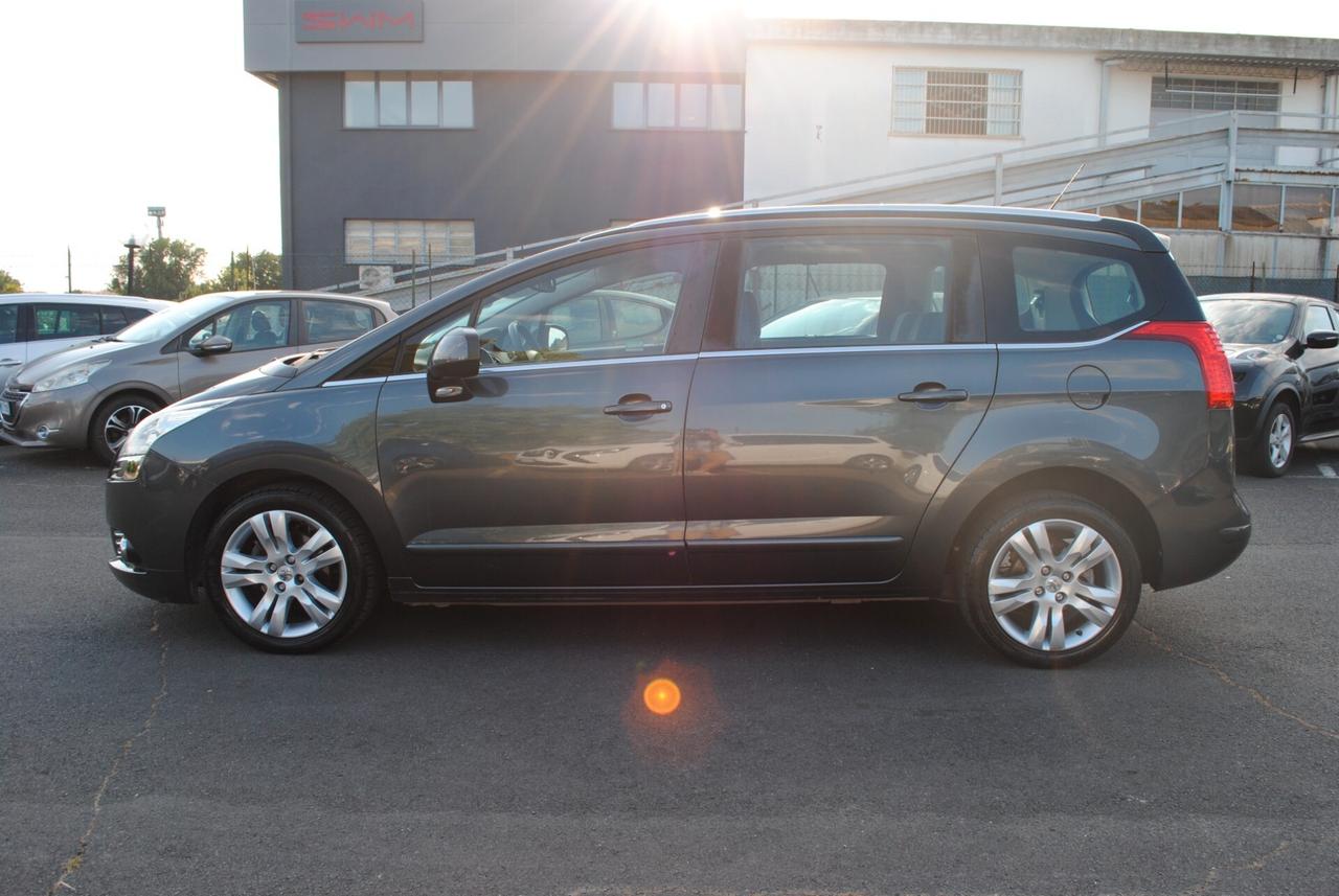 PEUGEOT 5008 1,6 HDI 114 CV
