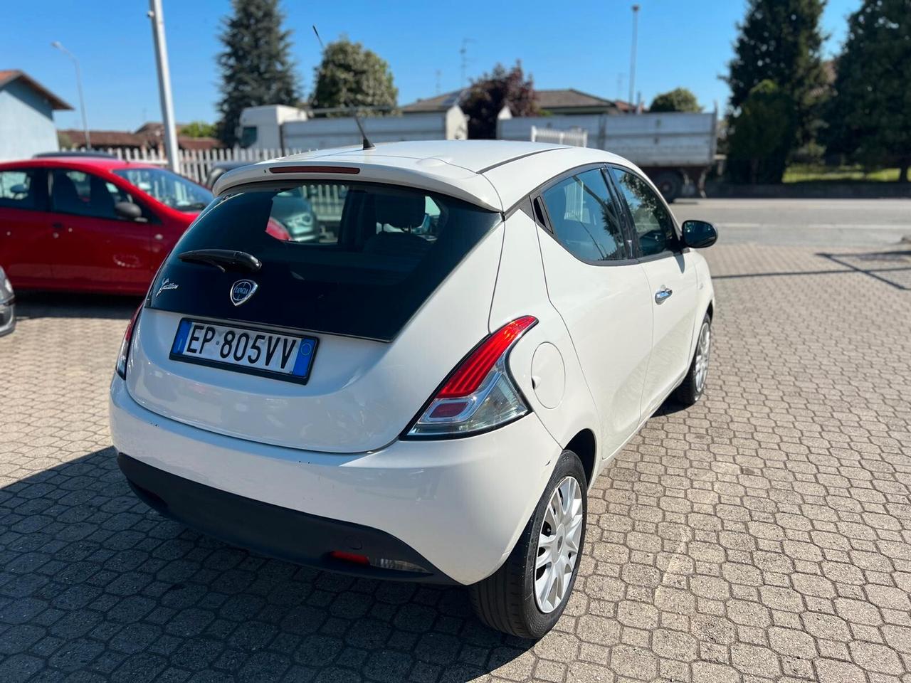 Lancia Ypsilon 1.2 69 CV 5 porte S&S Platinum