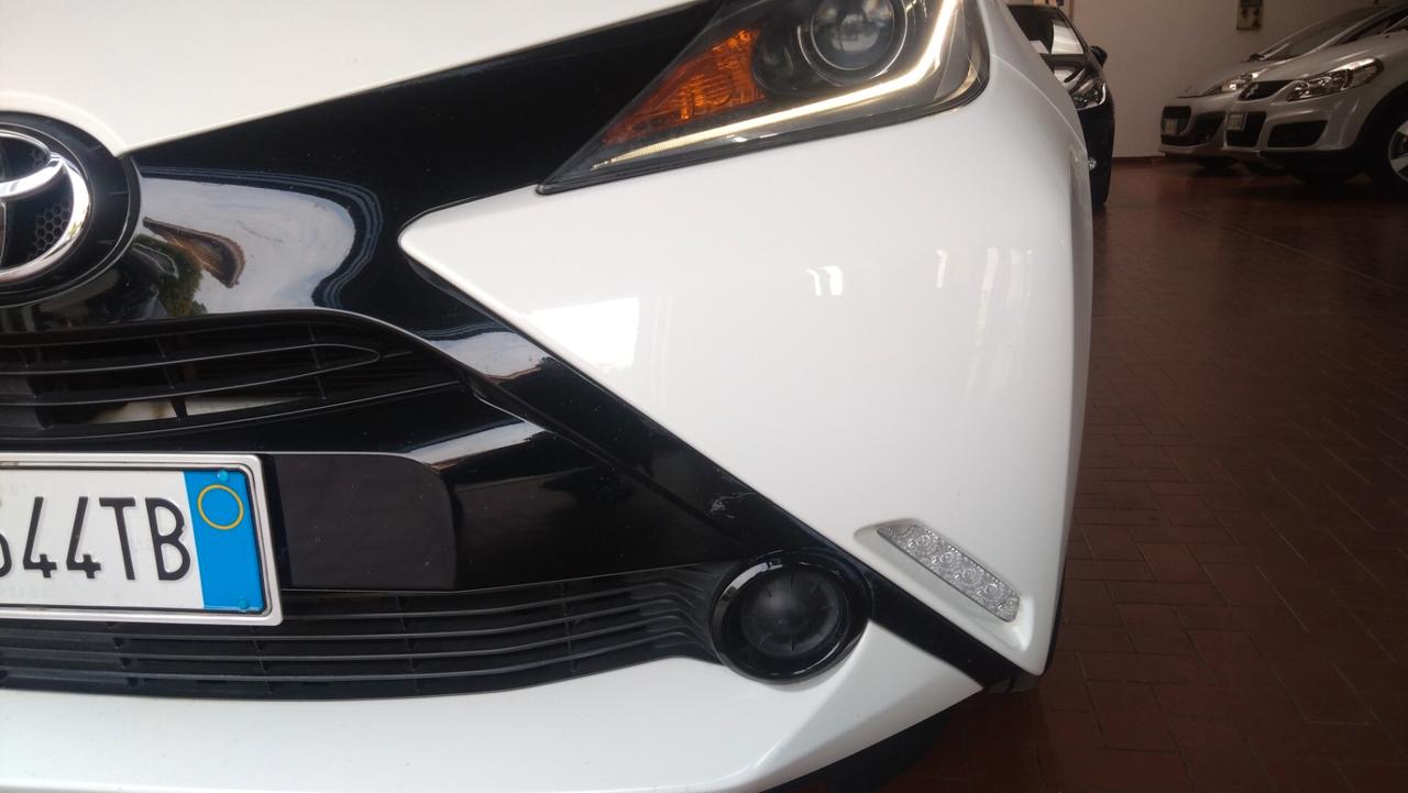 Toyota Aygo 1.0 VVT-i 69 CV 5 porte x-play MMT