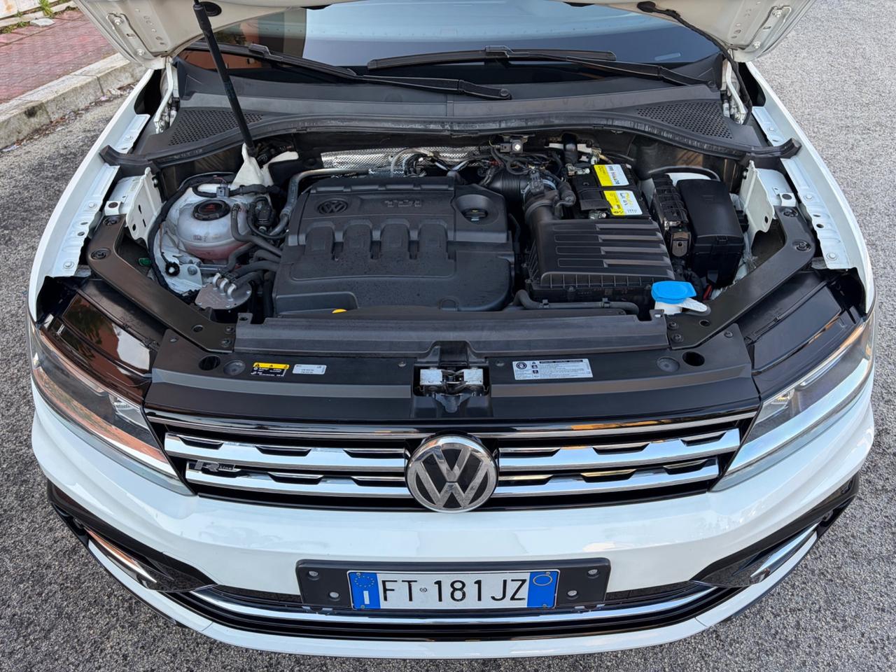 Volkswagen Tiguan 1.6 TDI R-Line strafull !!!