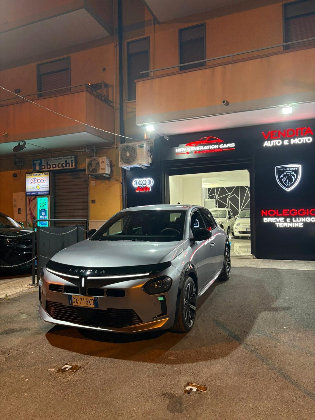 Lancia Ypsilon Hybrid e-DCT Edizione Cassina