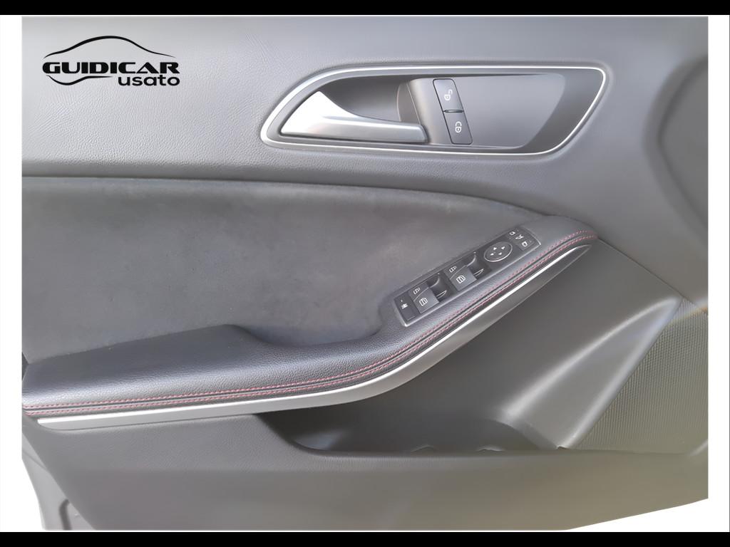 Mercedes-Benz GLA-X156 2014 - GLA 220 d Premium 4matic 177cv auto