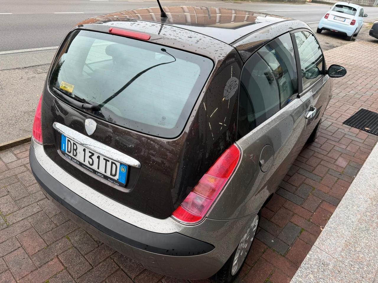 Lancia Ypsilon 1.2 benzina, b-color
