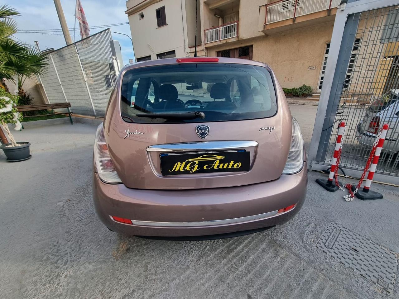 Lancia Ypsilon 1.3 MJT 75 CV Diva