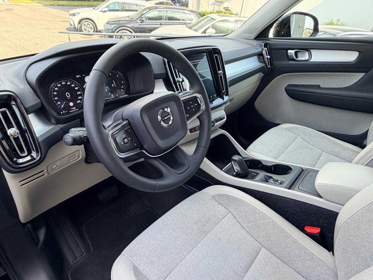 Volvo XC40 D3 AWD Geartronic Momentum in garanzia