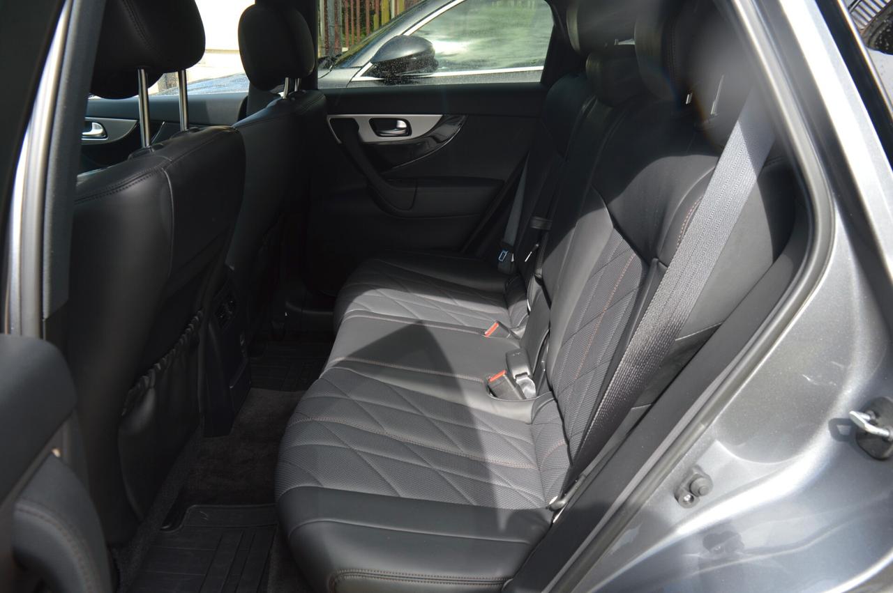 Infiniti QX70 3.0 diesel V6 AT S Premium