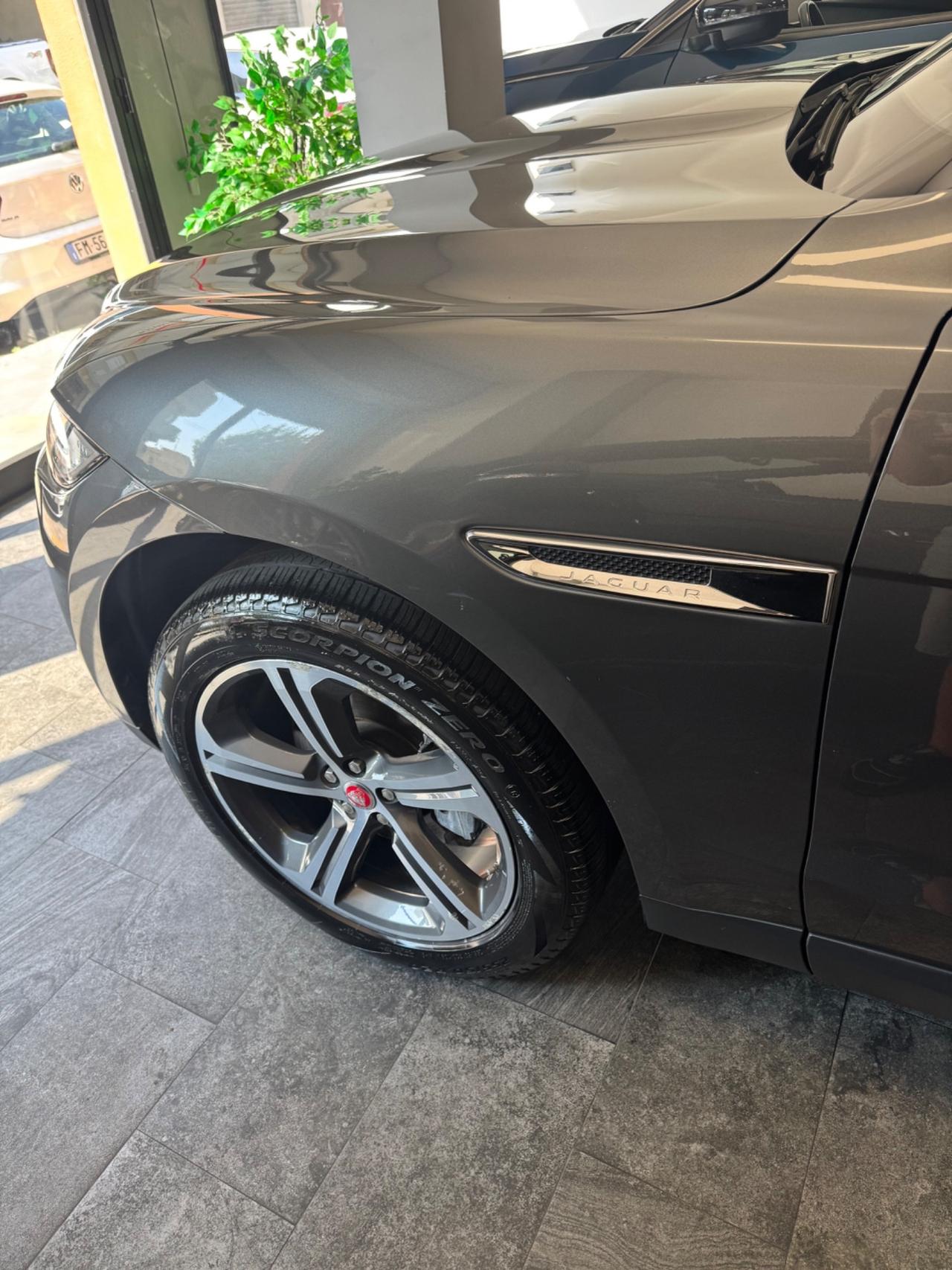 Jaguar F-Pace 2.0 D 180 CV AWD R-Sport Tetto