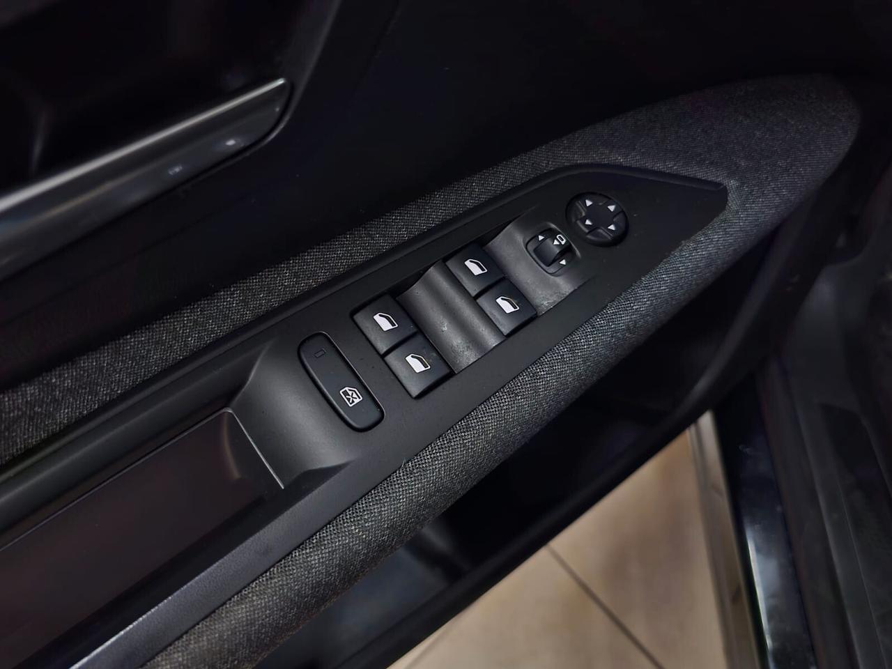 PEUGEOT 3008 BLUEHDI 130cv S&S EAT8 BUSINESS