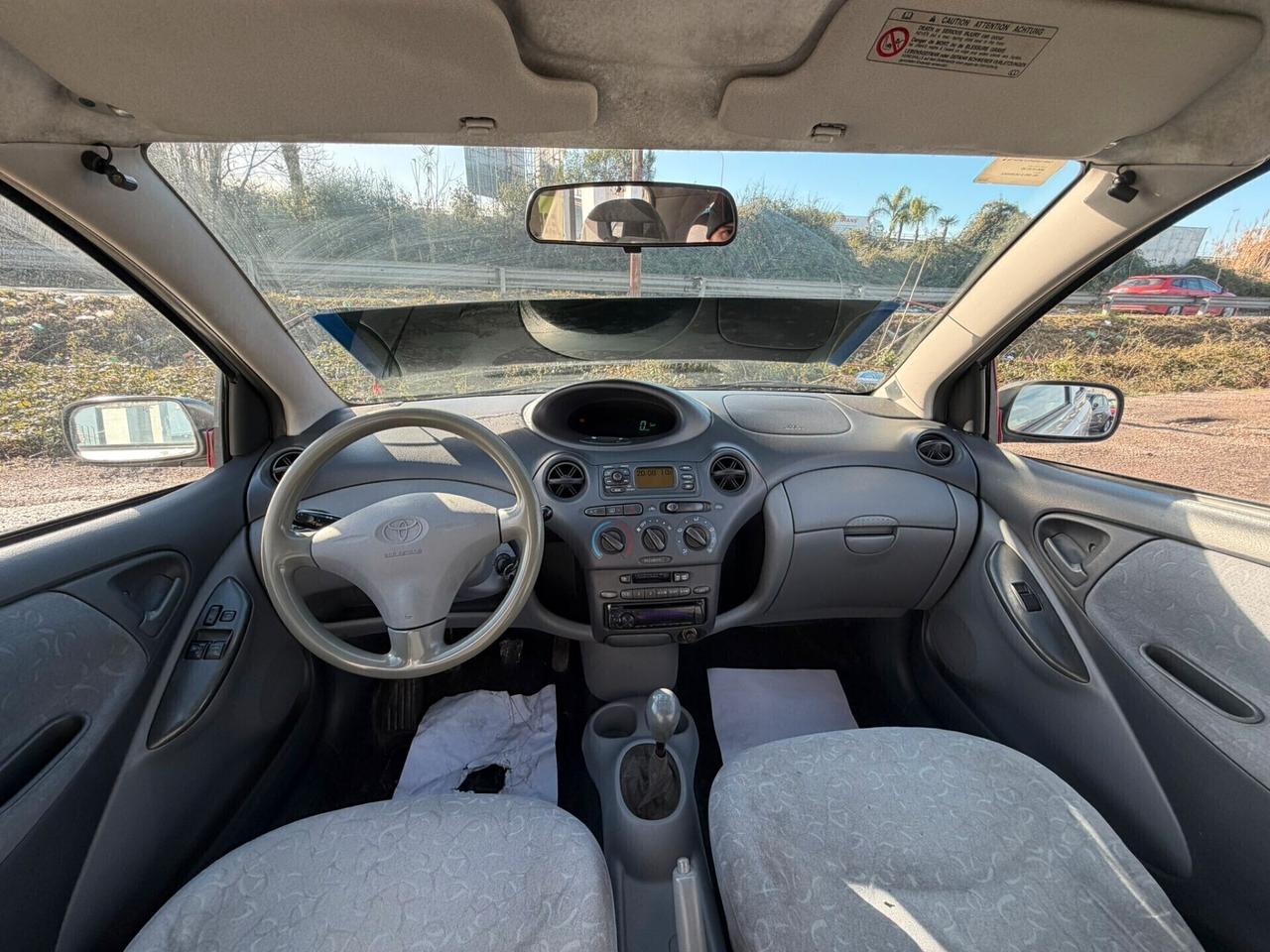 Toyota Yaris 1.0i 16V cat 5 porte Sol