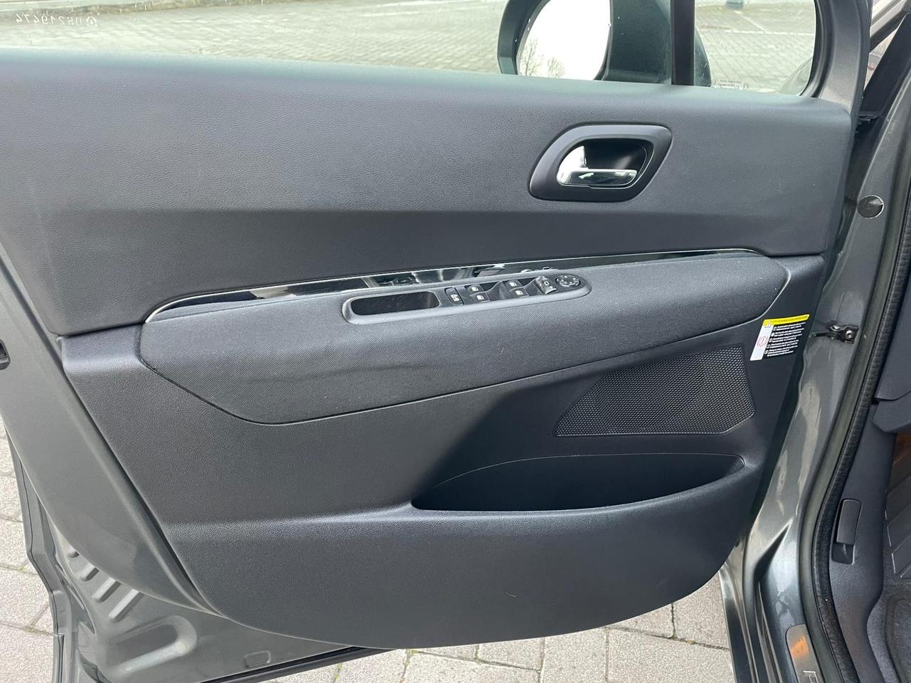 Peugeot 5008 1.6 HDi 7 POSTI Allure 12 MESI GARANZIA