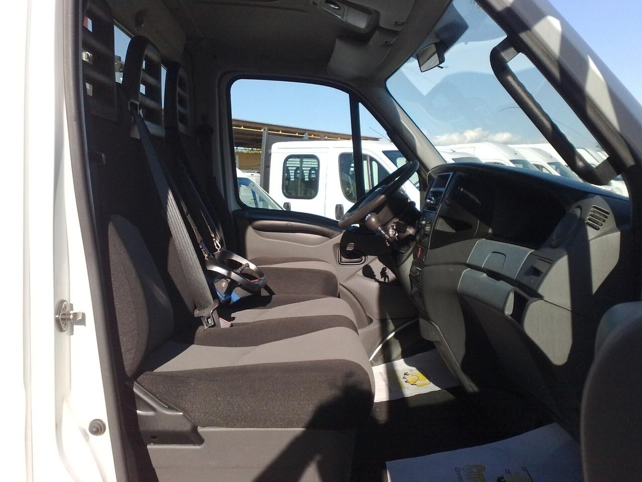 Iveco 65c17 3000cc cassone fisso con grù - 2013