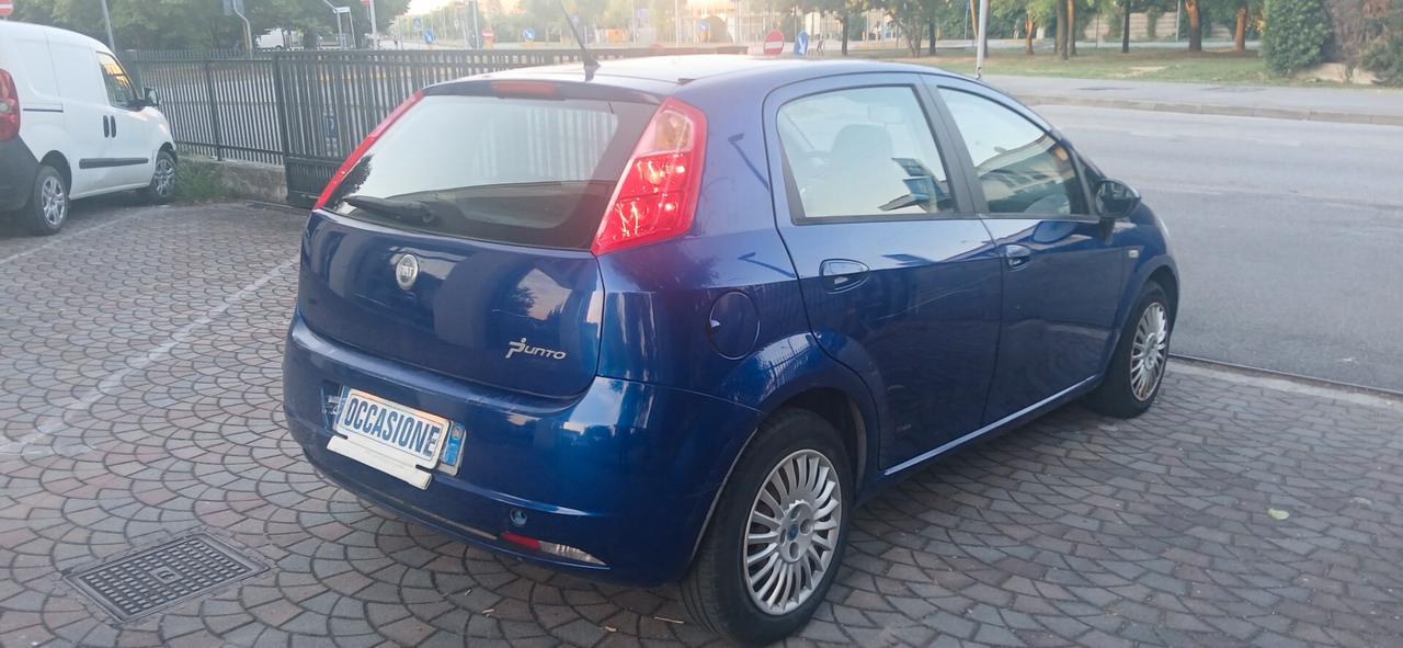 Pochi km grande Punto neopatentati