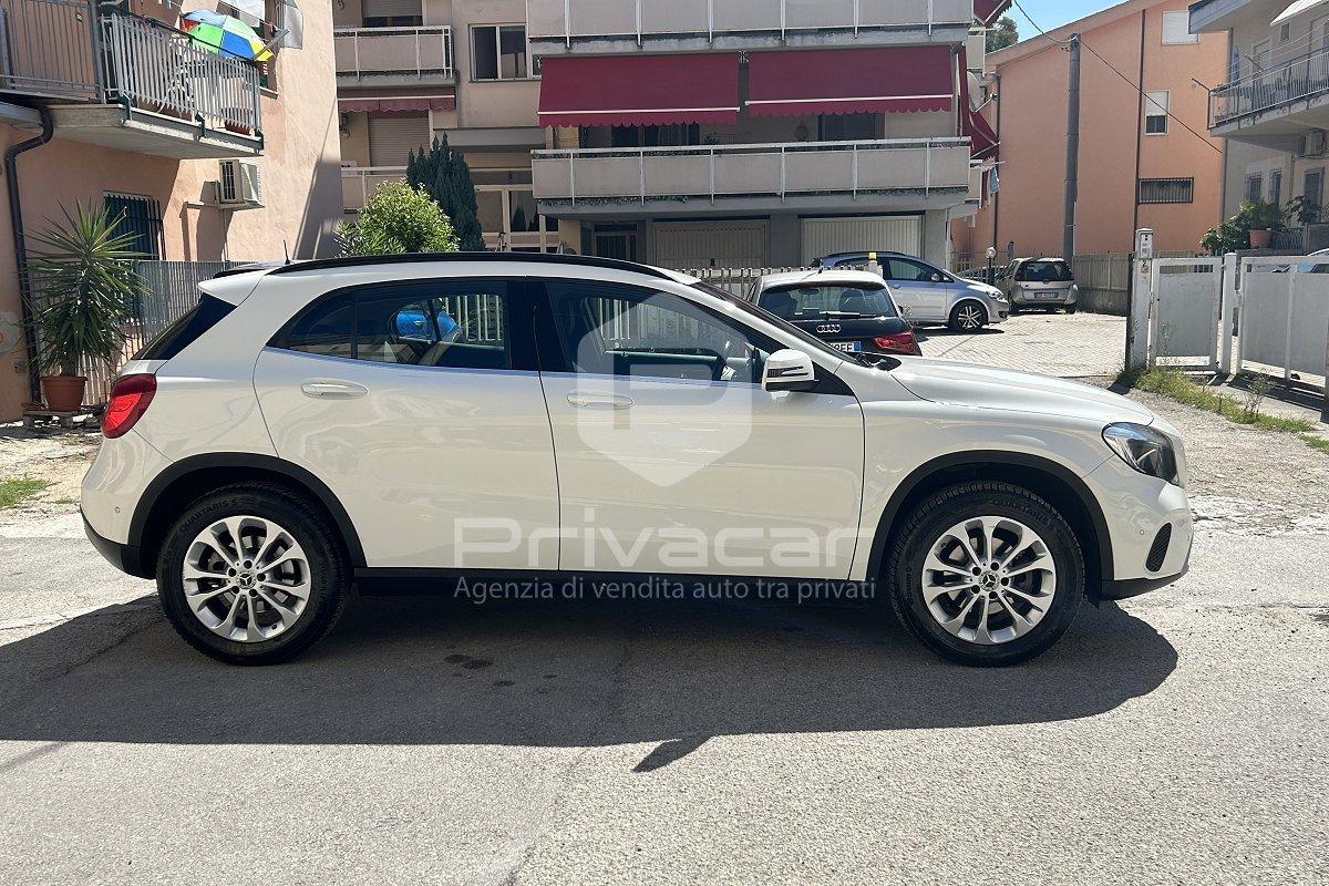 MERCEDES GLA 180 d Automatic Business