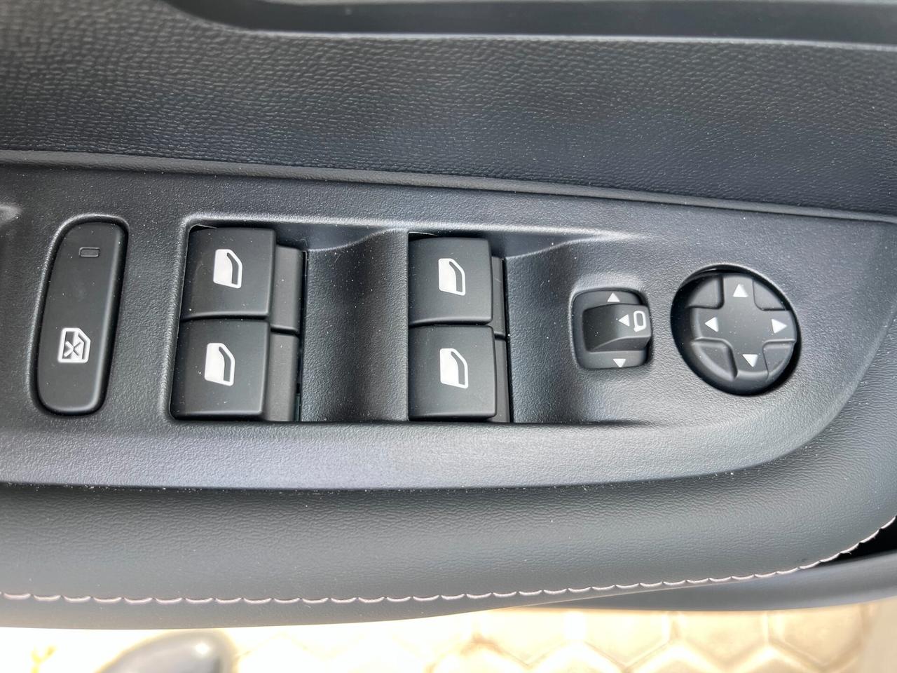 Peugeot 208 Hybrid 110 e-DCS6 Allure Automatic Km0