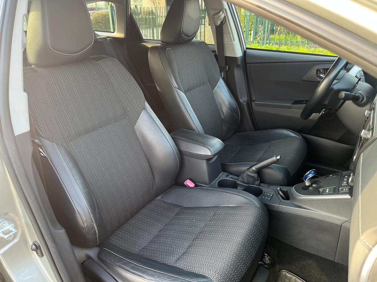 Toyota Auris 1.8 Hybrid 5 porte