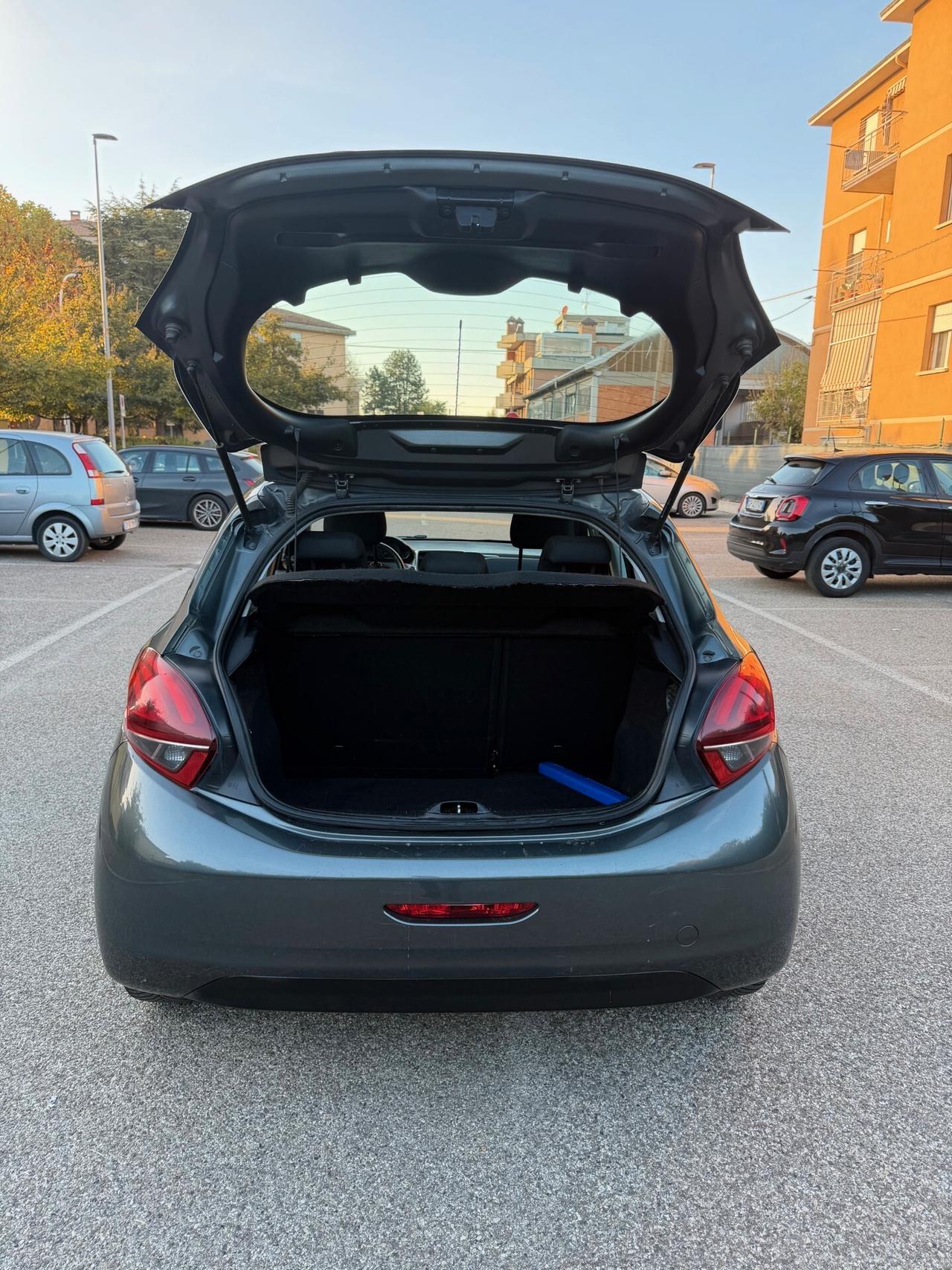 Peugeot 208 1.6 - NEOPATENTATI - 12 MESI DI GARANZIA -