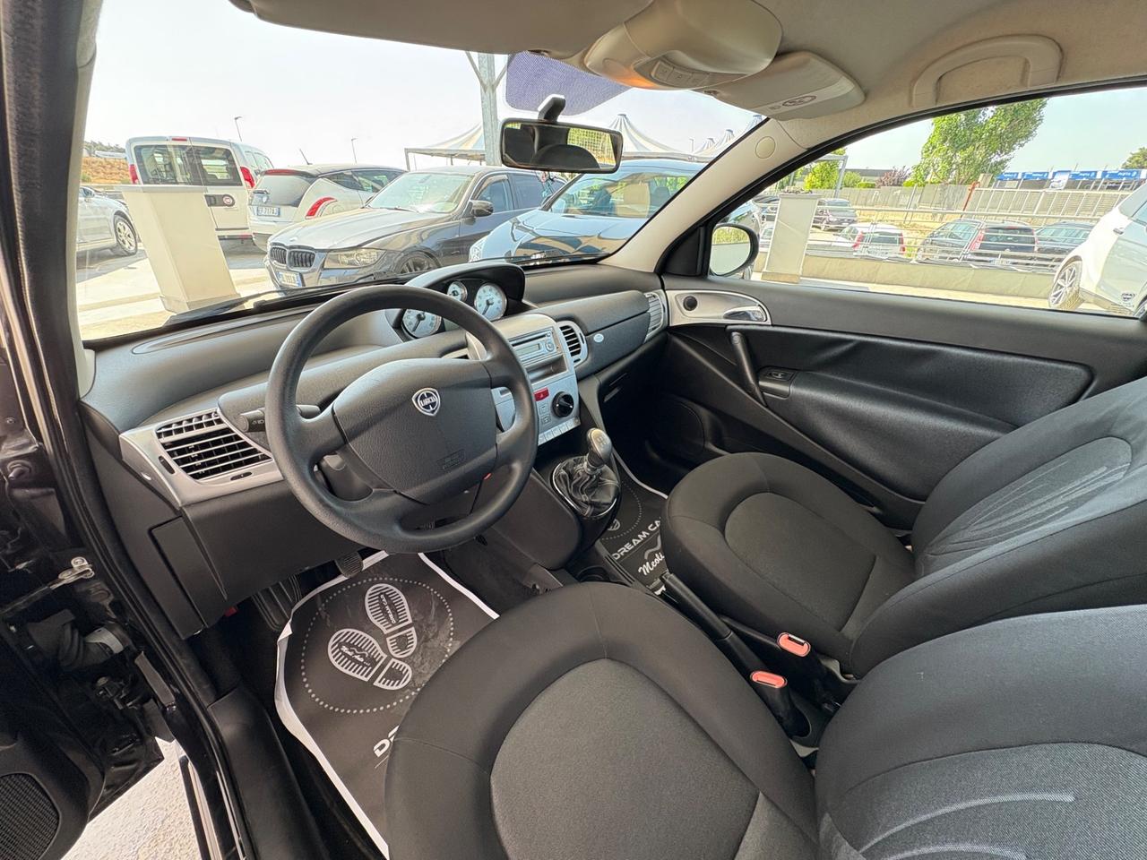 Lancia Ypsilon 1.2 69 CV Unyca