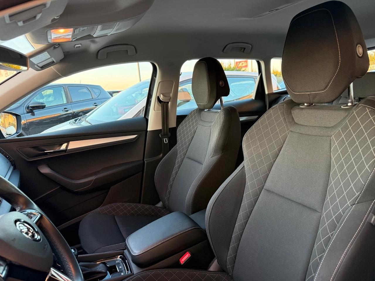 Skoda Karoq 1.6 Diesel Cambio Automatico Neopatentati