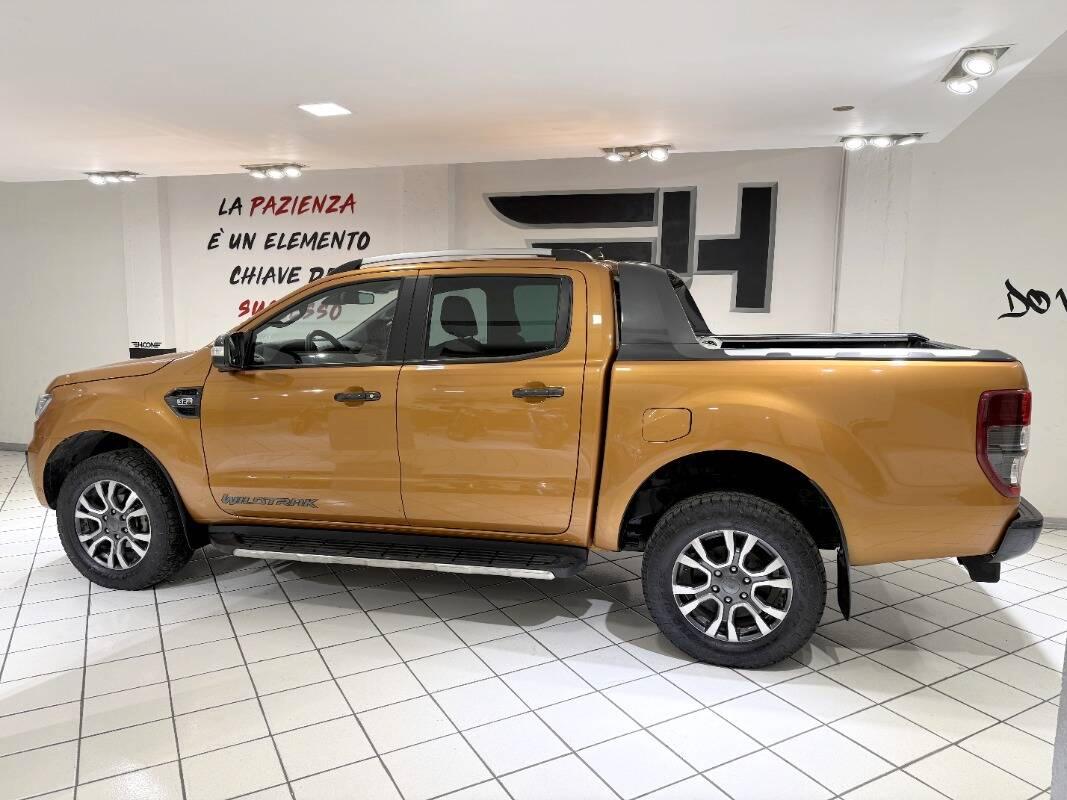 Ford Ranger 3.2 tdci double cab Wildtrak 200cv auto Autocarro 5 posti