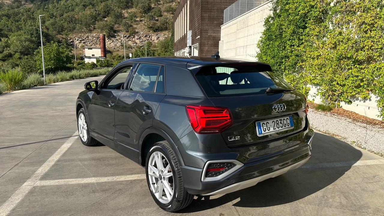 Audi Q2 30 TDI Identity Black