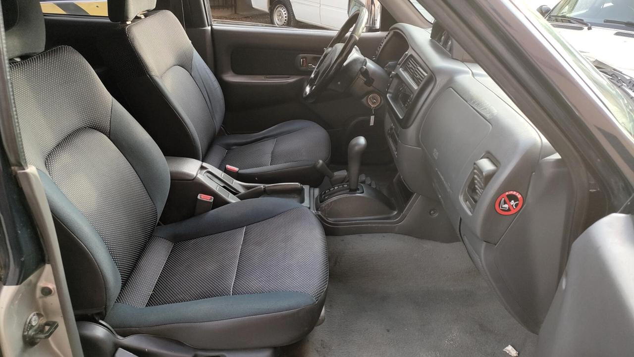 Mitsubishi L200 2.5 TD Double Cab Aut e Gancio