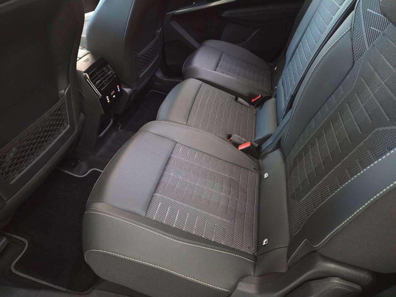 Peugeot 5008 Hybrid 145 e-DCS6 GT KM ZERO!!!
