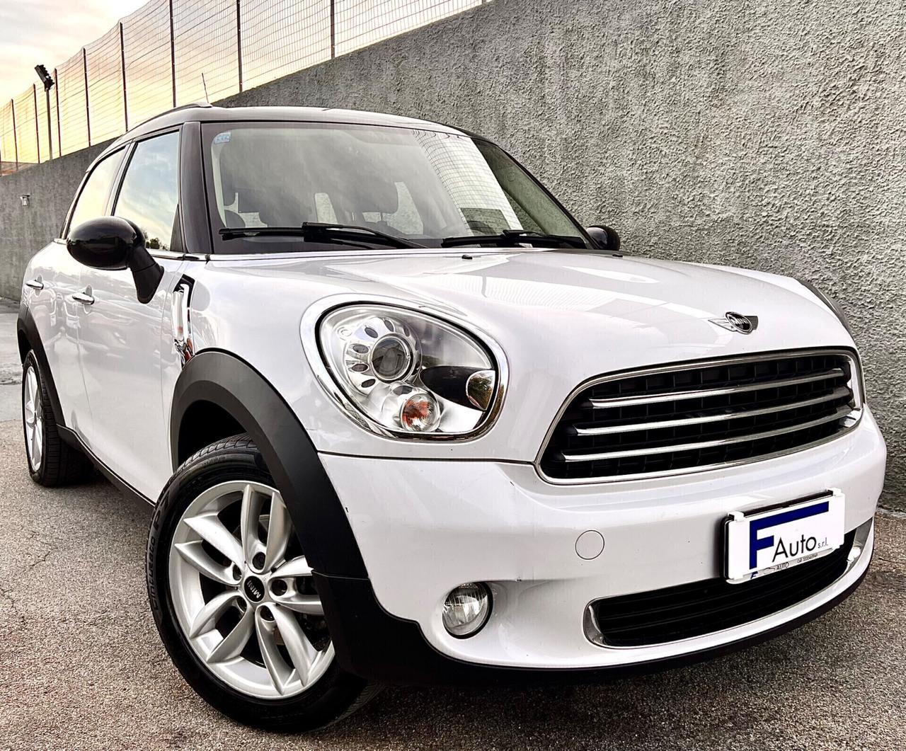 Mini Cooper D Countryman 1.6,Climatronic,LED colorati interni,Cruise Control,ecc.