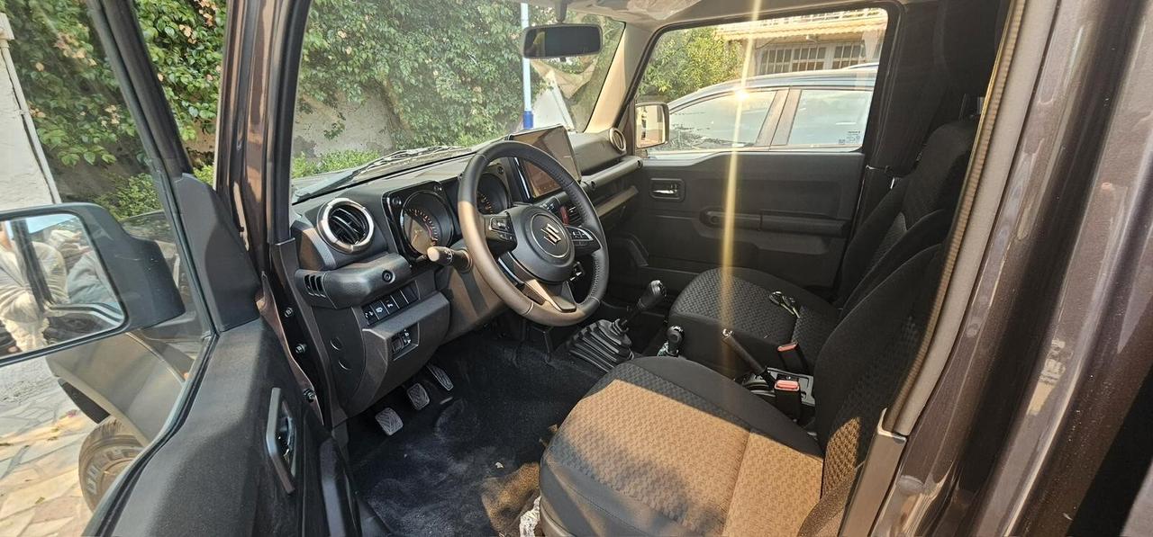 Suzuki Jimny 1.5 102 CV 5 PORTE PRONTA CONSEGNA