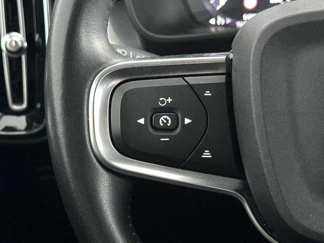 VOLVO XC40 T3 Geartronic Momentum