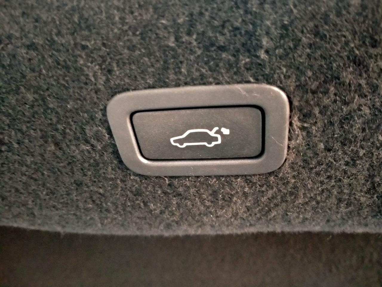 Jaguar XF 2.0D i4 180CV AWD PORTFOLIO MODEL YEAR 2019 MERIDIAN DIGITAL SOUND SYSTEM 380W